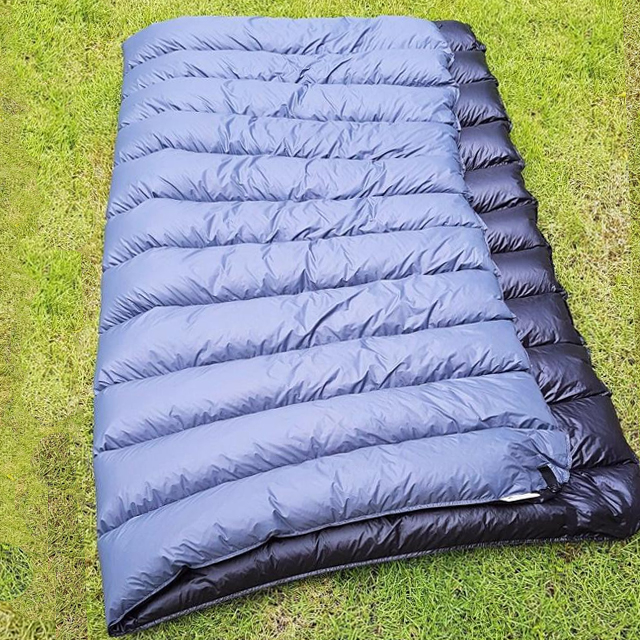 Nylon Waterproof Polyester Microfiber Filled Indoor/Outdoor Camping Blanket Camping Quilt